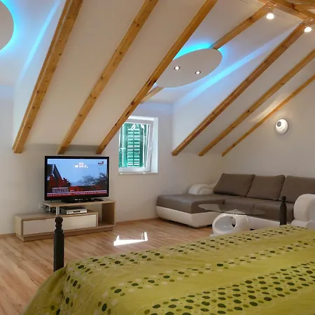 House Sandra 2 Pensionat 3*