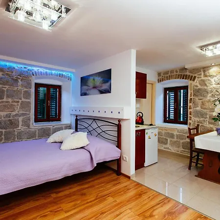 House Sandra 2 Pensionat 3*