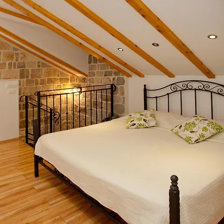 Vendégház House Sandra 2 3*