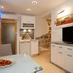 House Sandra 2