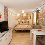 Vendégház House Sandra 2