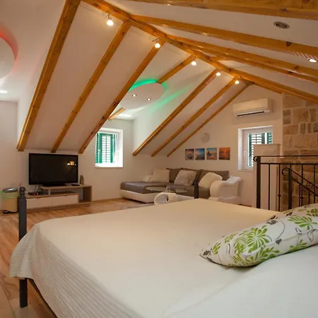 House Sandra 2 3* Split