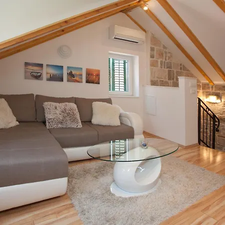 House Sandra 2