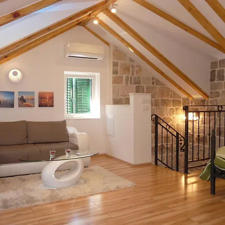 House Sandra 2 Affittacamere 3*