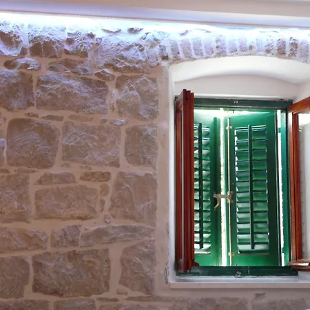 House Sandra 2