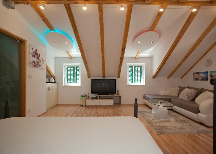 House Sandra 2 Split