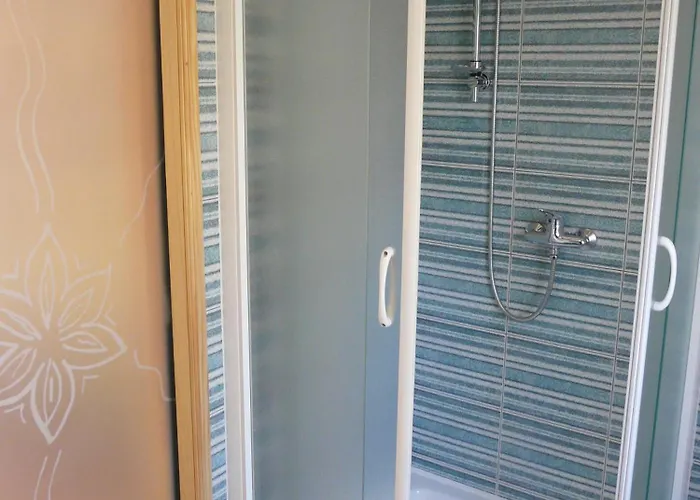 Guest house House Sandra 2 3*