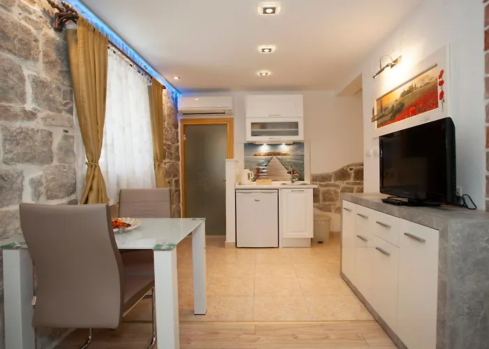 Guest house House Sandra 2 3*